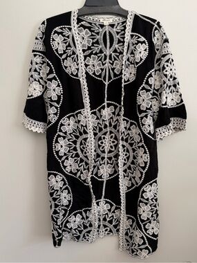 Ultra Pink Black & White Embroidered Open-Front Kimono Cardigan women’s Medium